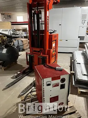 USED RAYMOND MODEL 810 USED ELECTRIC REACH FORKLIFT