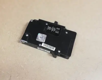NEW SQUARE D EDB16015