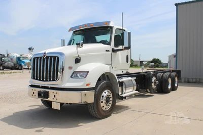 New | in-Stock 2026 INTERNATIONAL HX Cab Chassis trucks Texas US | Roll Off Truck World #1491798