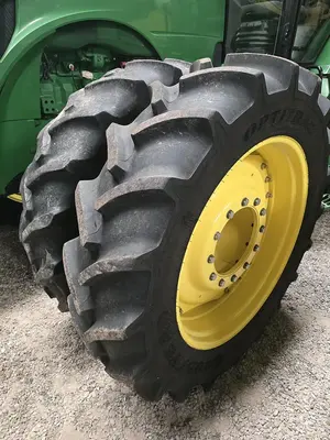 USED 2013 JOHN DEERE 8235R