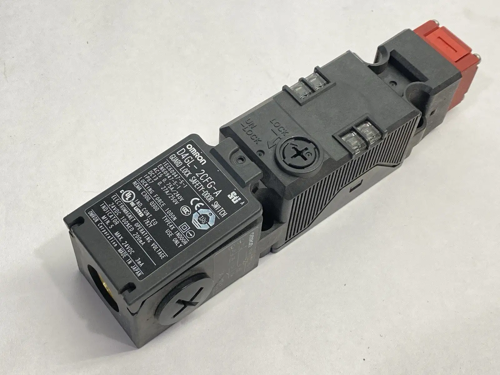 USED OMRON GUARD LOCK SAFETY-DOOR SWITCH INTERLOCK