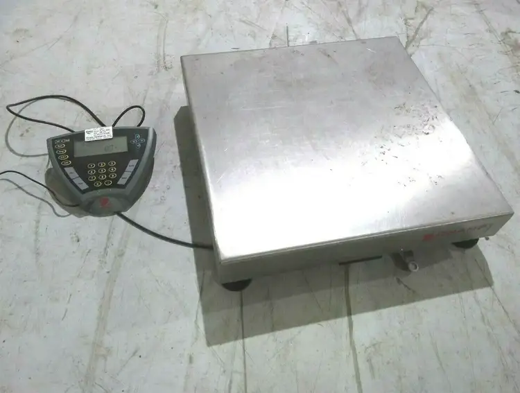 Used Ohaus Champ Square Platform Scale 0.1lb-500lb Platform Scales Michigan US | Maverick Industrial Sales #1489367