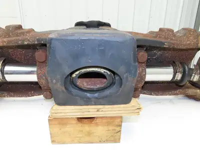 Hyster E60Z-33 Electric Forklift Rear Axle Dual Hydraulic Steering Assembly