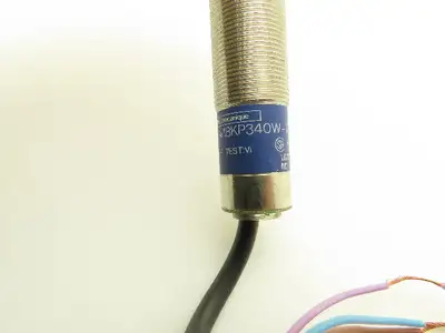 Telemecanique XU2M18KP340W-T Photoelectric Sensor Right Angle 18mm 12-24v