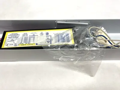 USED COOPER LIGHTING METALUX LIGHT FIXTURE 3' SN-130LRS-120V-U
