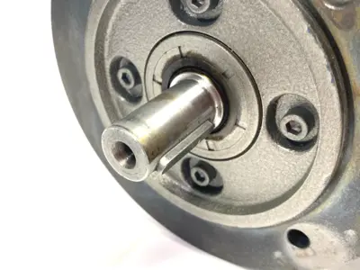 USED SEW-EURODRIVE RIGHT ANGLE GEARMOTOR, 35.1 GEAR RATIO, 3-PHASE
