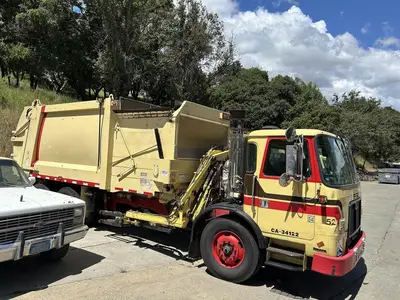 USED 2011 AUTOCAR XPEDITOR