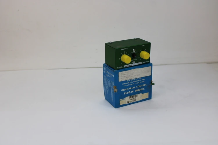 New | in-Stock BANNER ENGINEERING B4-2-1500B Photoelectric Sensors Kentucky US | Industrial Parts R Us Inc. #357070