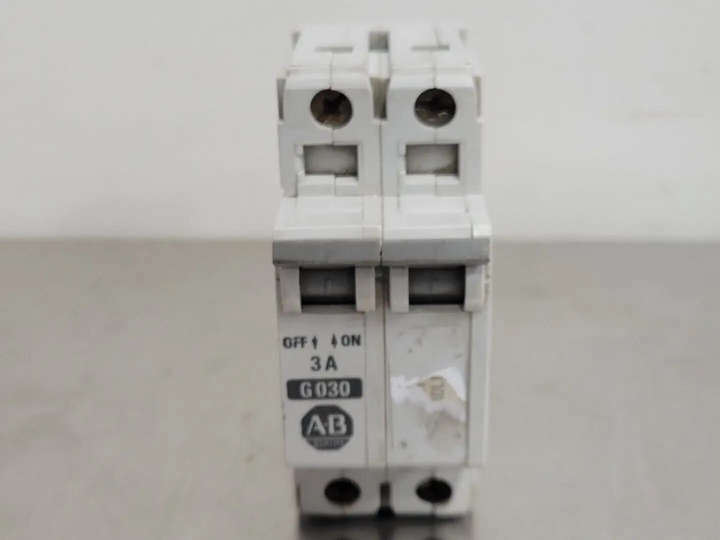 Used ALLEN-BRADLEY 1492-CB2 Switchgears British Columbia CA | Lenmark #244761
