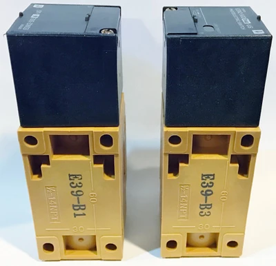 Omron E3N2-50B44-US Photoelectric Sensor Switch, 10 to 30 VDC [New]