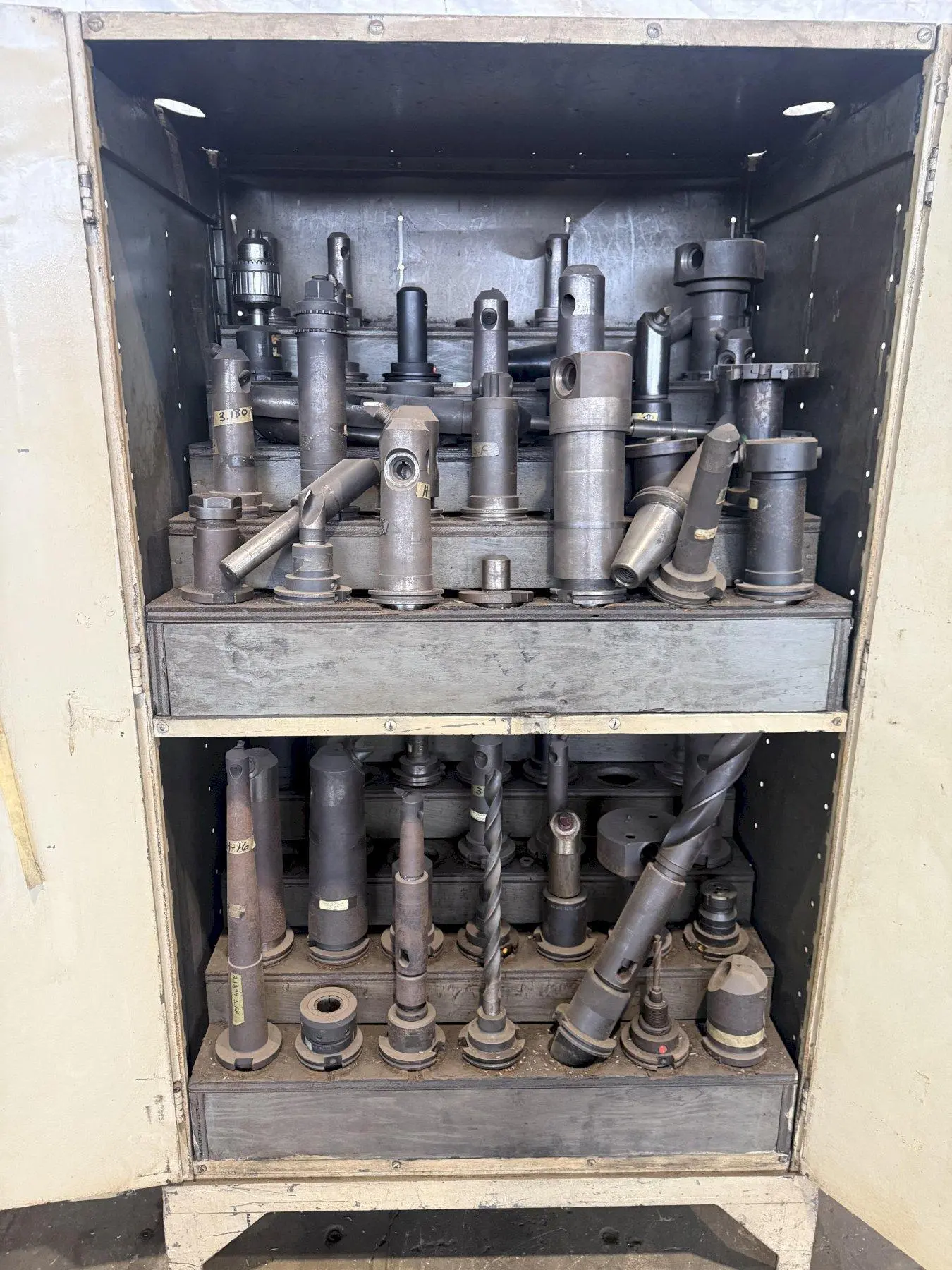 CAT 50 TOOLING W/ CABINET INCLUDED. STOCK # 0325426