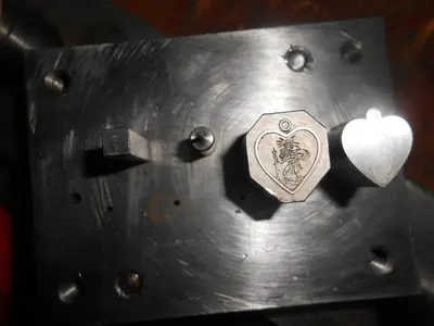 7400-390 Misc. Die Set \ heart pendant of St. Christopher