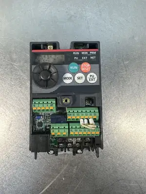 MITSUBISHI FR-D720-014-NA INVERTER 2.3A 3PH 200-240VAC 50/60HZ -(BIN-1.5.1)