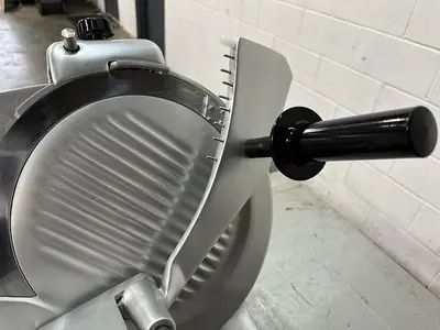 USED GLOBE G12