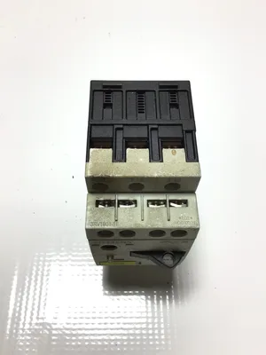 Siemens 3RV1011-1CA10 Motor Protection Circuit Breaker 3PH 3P (Lot of 6)