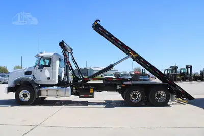 New | in-Stock 2025 MACK GRANITE 64BR Rolloff Trucks Texas US | Roll Off Truck World #1491900