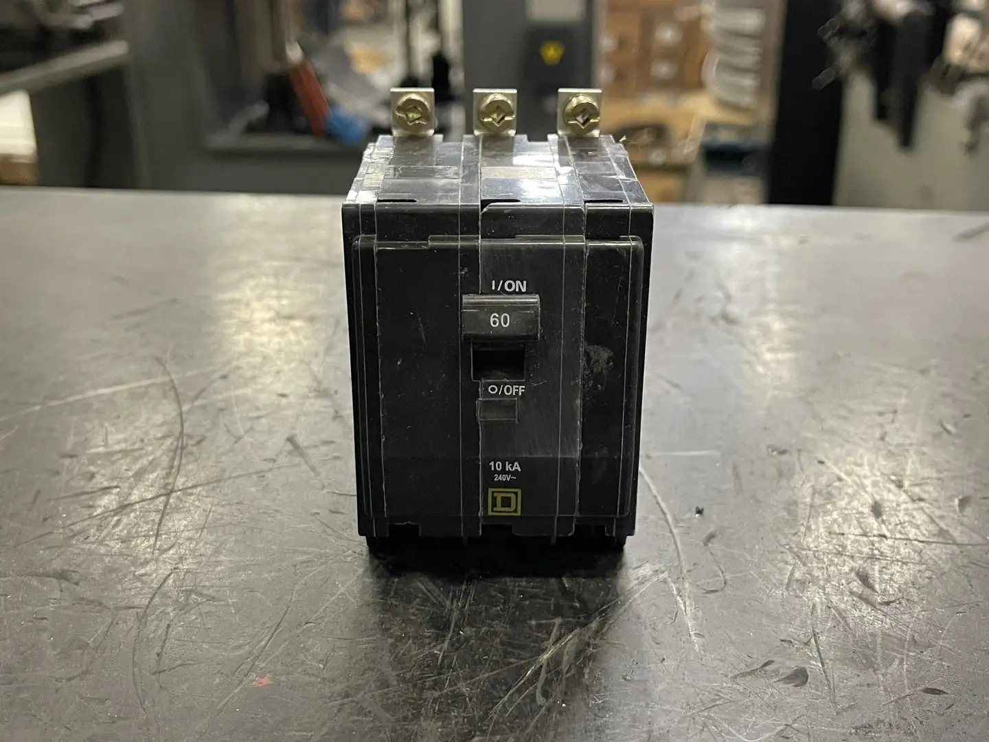 NEW SQUARE D QO360