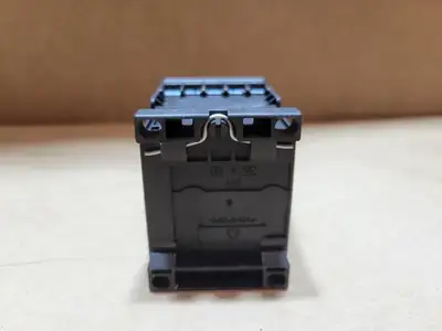 USED SIEMENS 3RH2122-1AV60