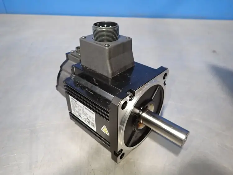Used OMRON R88MK1K030TS2 Servo Motors | HGR 24 #730869
