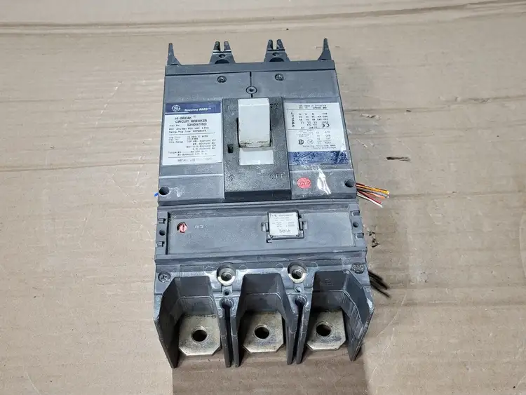 Used GENERAL ELECTRIC SGHA36AT0600 Switchgears British Columbia CA | Lenmark #409213