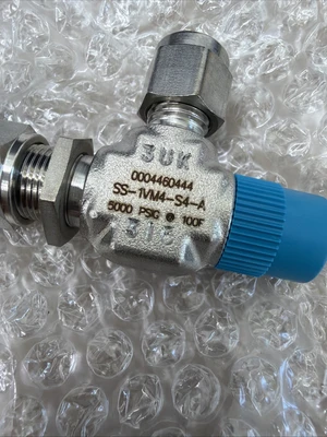 NEW Swagelok SS-1VM4-S4-A
