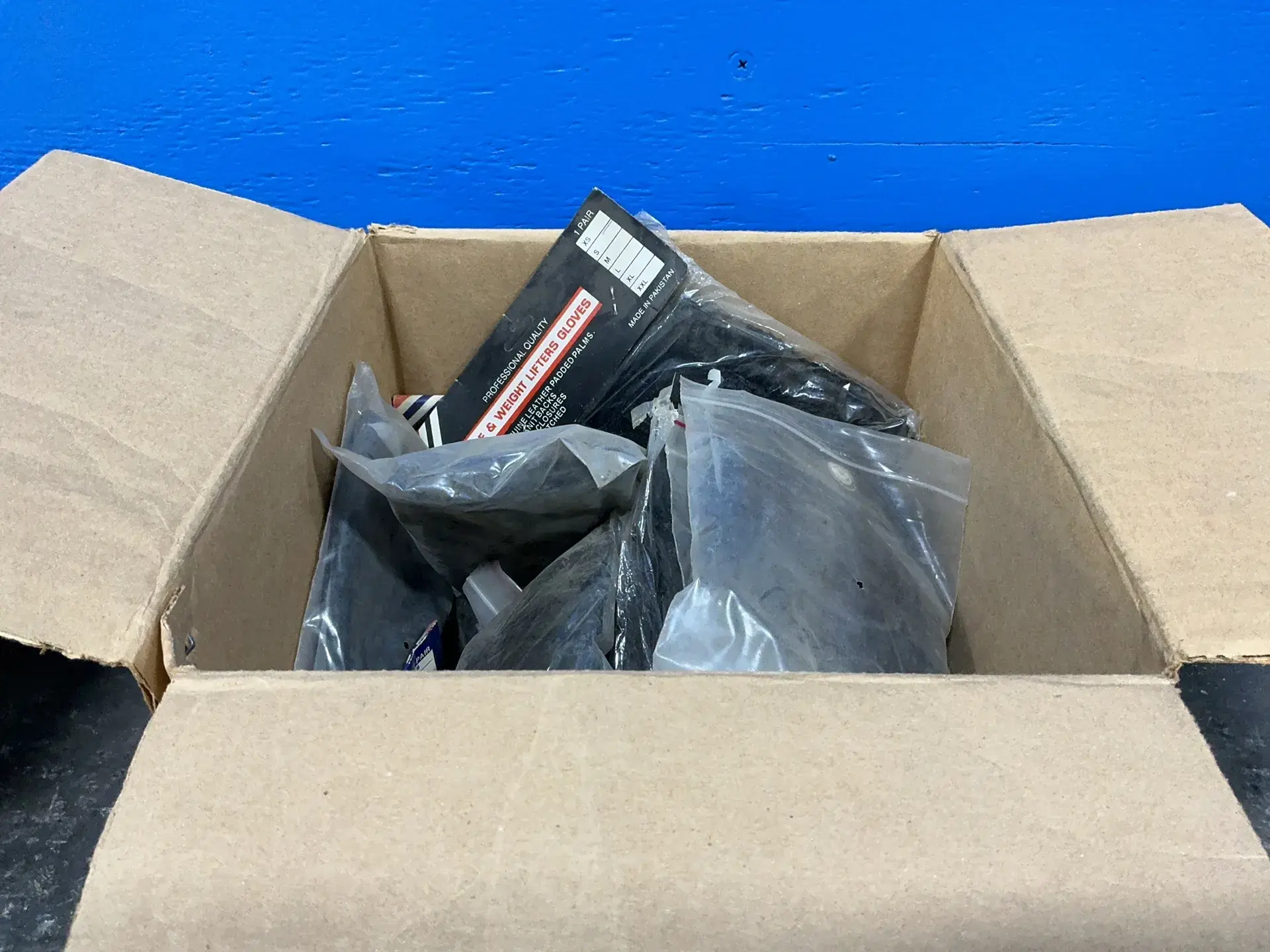 Used _UNKNOWN_ _UNKNOWN_ Gloves Ohio US | HGR 24 #1323809