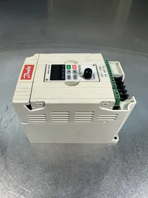 DANFOSS 176F7313 2HP 460V AC DRIVE (BIN-1.1.3)