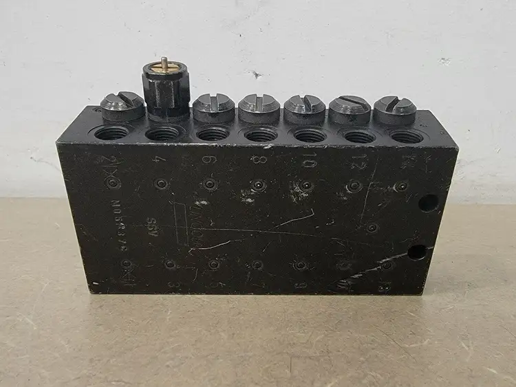 Used LINCOLN INDUSTRIAL 619-29400-1 Valves/Fittings British Columbia CA | Lenmark #255398