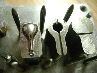 1949-390 STAMPING PRESS TOOL & DIE SET TO MAKE SMALL BLOB