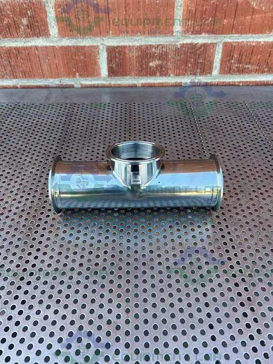 Used 3 WAY STAINLESS STEEL TEE W/ 3" SANITARY FITTINGS & 3" CENTER Valves/Fittings California US | Equipment Lab #488326