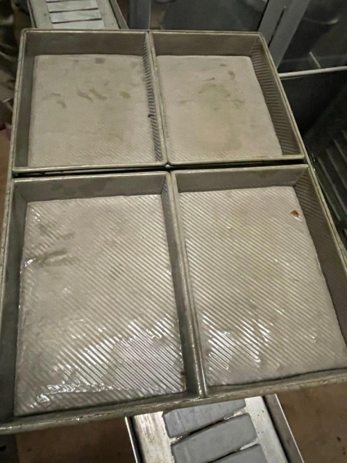 4 Strap Rectangle Cake Pans