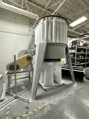 USED CONSTRUCTIVE SHEET METAL VERTICAL BAG DUST COLLECTOR