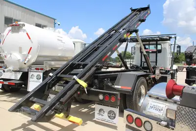 New | in-Stock 2027 MACK MD7 Rolloff Trucks Texas US | Roll Off Truck World #1491910