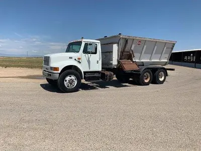 USED 2001 INTERNATIONAL 4900