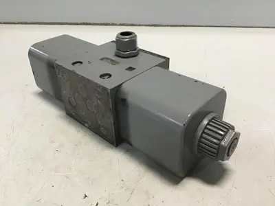 USED UCHIDA 4WE10X1-A0/AG24NPS-887-0