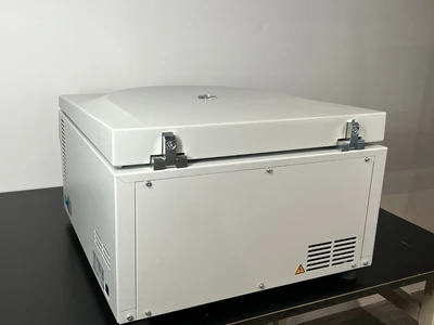 Eppendorf Centrifuge 5810 with Rotor FA-45-48-11