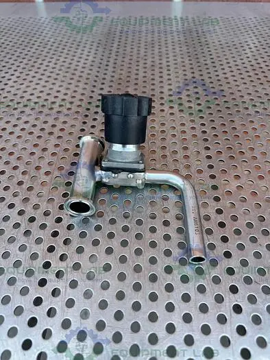 Used ITT PURE FLO 3- WAY 316L DIAPHRAGM VALVE W/ 3/4"SANITARY TO ELBOW FITTING Valves/Fittings California US | Equipment Lab #485789