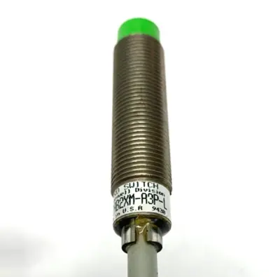 972AB2XM-A3P-L | Honeywell  Micro Switch Inductive Proximity Sensor - Used