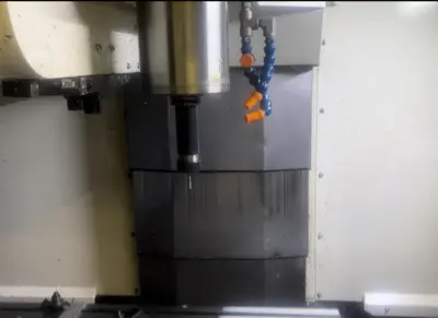2014 HYUNDAI WIA F400 Vertical Machining Centers | Toolquip, Inc. (2)