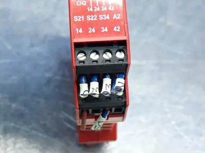 USED ALLEN BRADLEY 440RN23132