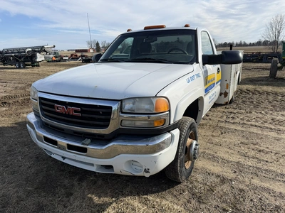 USED 2005 GMC 3500