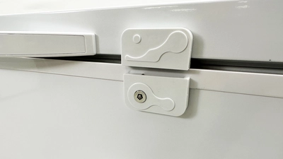 171-0359 65" Solid Top Self Contained Chest Freezer