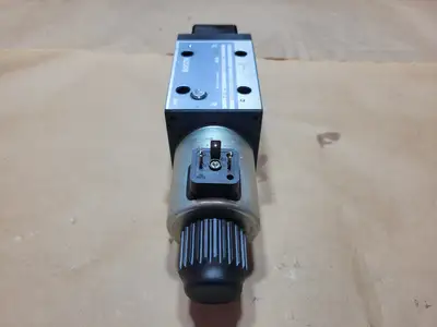 Used BOSCH 0 810 001 947 Parts (Hydraulics and Pneumatics) British Columbia CA | Lenmark #1440826