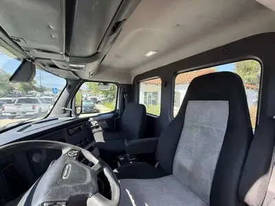 Used 2018 FREIGHTLINER CASCADIA 112 Hooklifts & Roll-Offs California US | Commerce Truck Equipment Sales #1548727