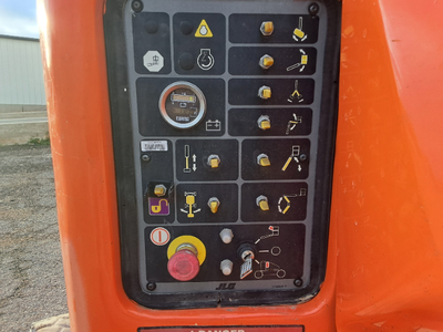 USED 2015 JLG E400AJPN