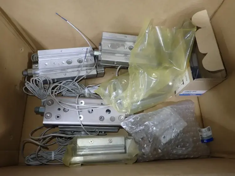 Used SMC MXQ2050ZDA93L / MXQ20A20Z Cylinders | HGR 24 #731193