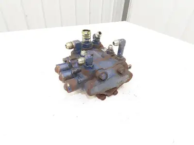 Nishina Kogyo 67610-25030-71 Hydraulic 3-Spool Forklift Mast Control Valve