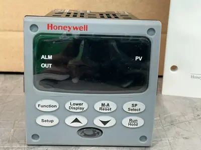 Used HONEYWELL DC2500CE000020000000E00 Temperature Controls Ohio US | HGR 24 #1545392