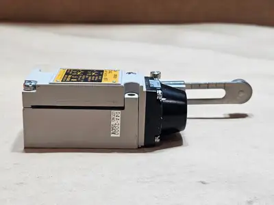 Used OMRON D4A-0500 Switchgears British Columbia CA | Lenmark #1438288