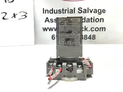 ALLEN-BRADLEY 700-HA33A1 SER.D RELAY w/ 700-HN126 SER.A BASE
